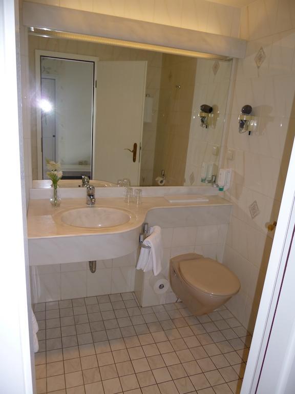 Hotel Adler Greifswald Bagian luar foto